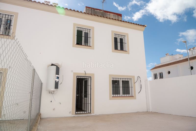 Foto e667edb9-4cfe-41a4-a8ab-a1f6a7d6462e. Casa adossada 107m<sup>2</sup> a calle 8 de marzo 6 a Campillos