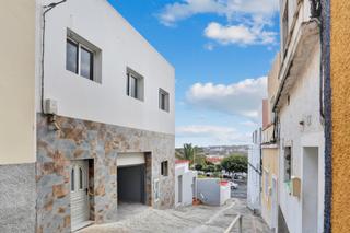Casa aparellada a Tamaraceite. ?? oportunidad única - moderna vivienda  con terraza y garaje