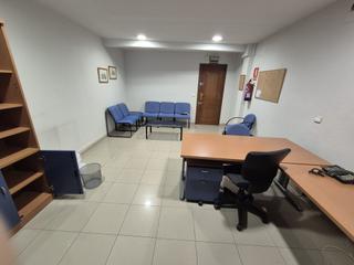 Miete Büro in Calle de santiago 16. Oficina calle santiago