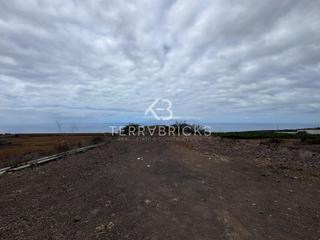 Casale in Guía de Isora Interior. Finca rústica en venta de 55.000 m2 con casa de 100 m2 para refo