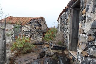 Masia en Gua de Isora Interior. Venta 2 casas rsticas con terreno 560 m2 con vistas al mar y po