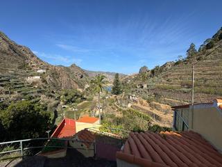 Casa en Vallehermoso. Casa de pueblo antigua con encanto y vistas al lago en valle her