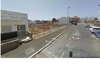 Terreno residencial en San Isidro. Venta de terreno urbano con proyectos para construir un edificio