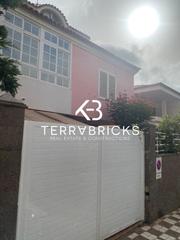 Chalet en Las Mesas - El Toscn. Imponente chalet independiente de 404m con 7 hab, 4 baos, jard