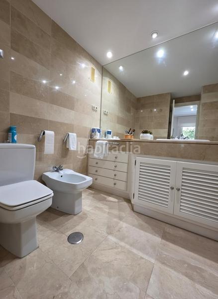 Foto 08867a57-f2c9-449d-a177-25251cd34a0d. Etagenwohnung mit heizung parking pool in Río Real Marbella