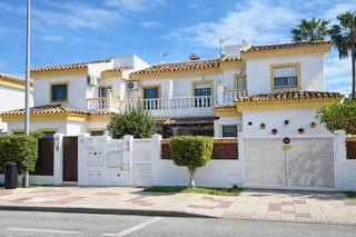 Casa bifamiliare  Calle ramal campo de golf. Pareado con gran potencial en guadalmar  amplio exterior, estudi