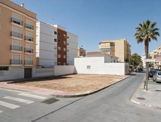 Wohngrundstück  Avenida blas infante. Promoción de suelo urbano para 11 viviendas en el centro de arro