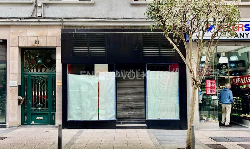 Foto c4e8ed6d-811f-4a85-8454-9ec640d388e9. Local comercial amb calefacció a Centro - Ayuntamiento Santander