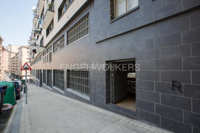 Foto 73e9215c-6605-46c7-b049-29c1708c4f93. Local comercial magnífico local en venta en iturribide en Bilbao