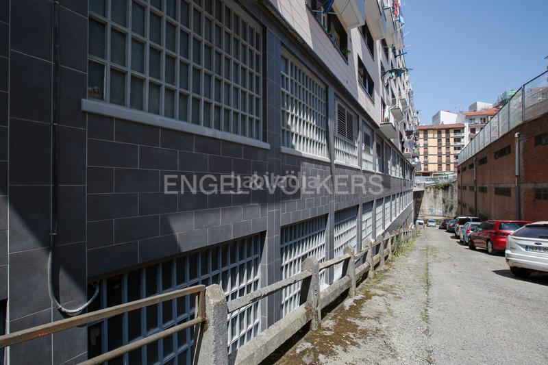 Foto b4f59b4a-c1e1-4442-a062-18ffa7cc4dbf. Local comercial magnífico local en venta en iturribide en Bilbao