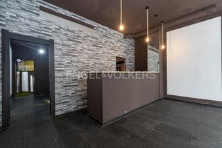 Alquiler Local Comercial en Egia. Local comercial con gran vidriera en alquiler en calle virgen de