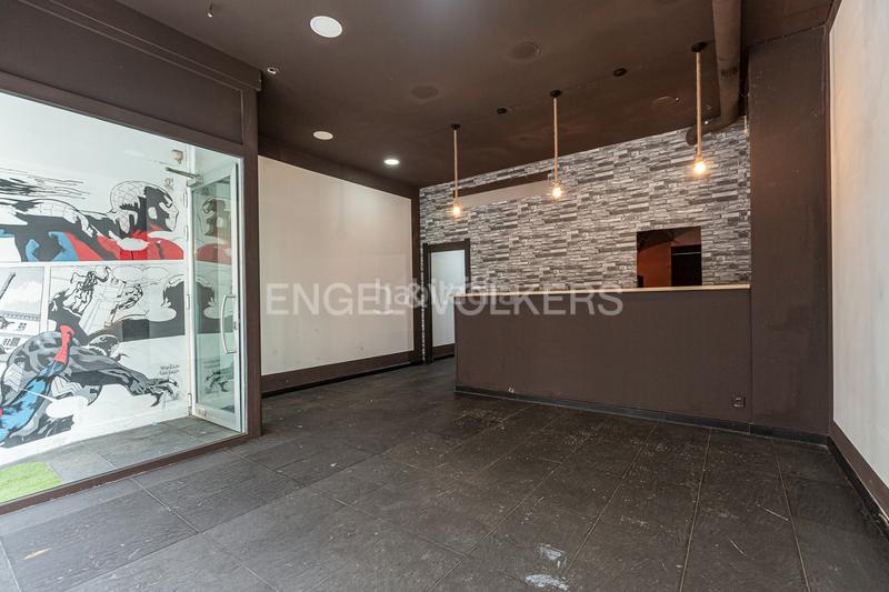 Foto 14e6f9bf-2289-41a4-b408-863473607476. Alquiler local comercial  con gran vidriera en alquiler en calle virgen del carmen en Donostia - San Sebastián