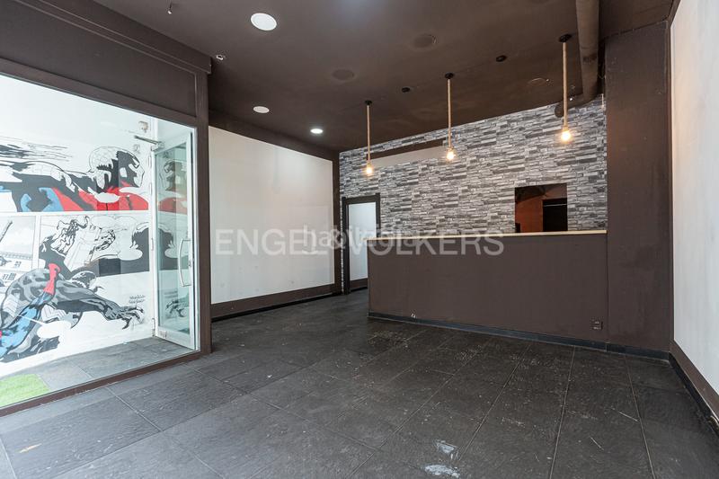 Foto a3fb63b7-34c5-4e78-88fd-0256b1031fe0. Alquiler local comercial  con gran vidriera en alquiler en calle virgen del carmen en Donostia - San Sebastián