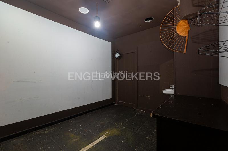 Foto a879abb7-8b2a-403d-a68a-9419b49cc7ea. Alquiler local comercial  con gran vidriera en alquiler en calle virgen del carmen en Donostia - San Sebastián