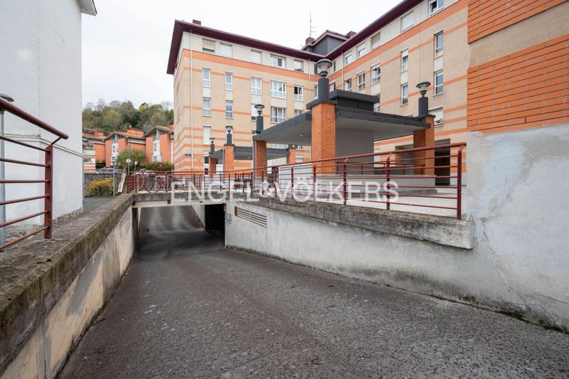 Foto 1d1f4a71-bdbb-4fc8-81c4-a7160772dc19. Aparcament cotxe a Ibaeta Donostia - San Sebastián