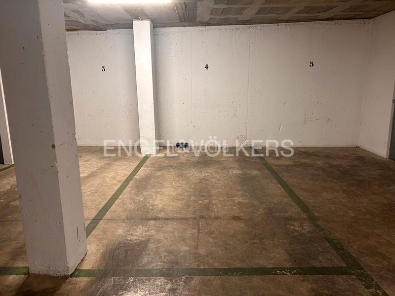 Foto c4dc49dc-452f-432f-b6f6-7b3baf21213c. Parking voiture dans El Arenal - La Pólvora Dos Hermanas