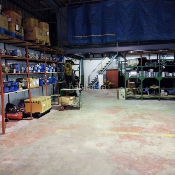 Foto a1235992-6691-4bfb-9bb1-6235787c6352. Industrial building in avenida primero de mayo 19 in Santander