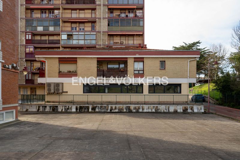 Foto 6f9dc7e0-0d45-4891-b184-d6f8af49b6ae. Local comercial amb calefacció a Zarautz