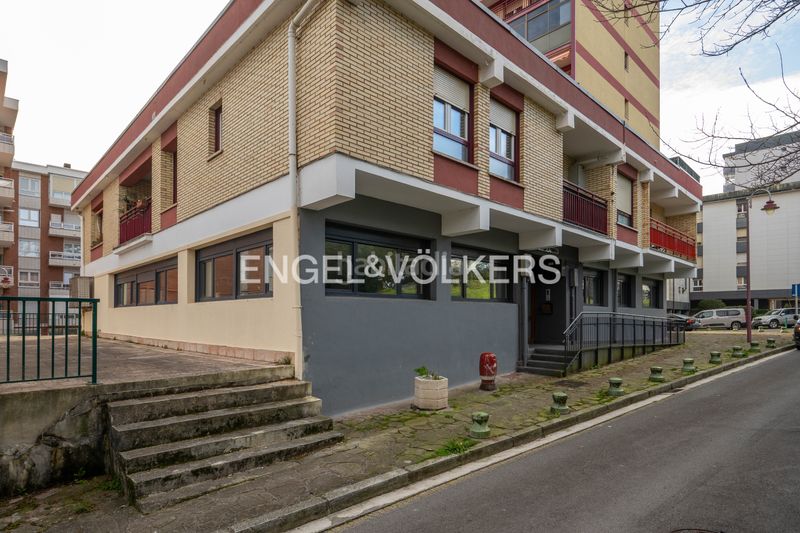 Foto 96ae7346-1185-4e95-9840-27e2b169a837. Local comercial amb calefacció a Zarautz