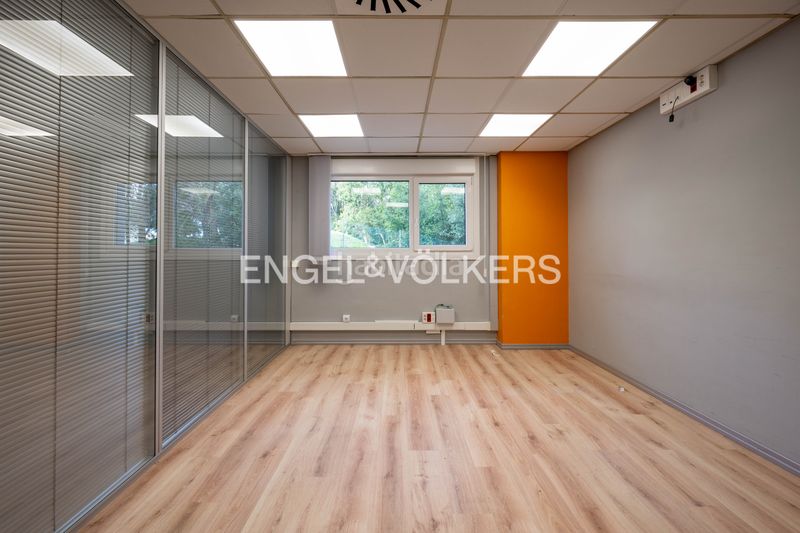 Foto b7be81e8-a24f-459a-ac10-7c7680d5f258. Local comercial amb calefacció a Zarautz