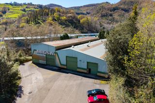 Capannone industriale in Erribera kalea 1. Potencial industrial único: terreno y pabellones preparados para