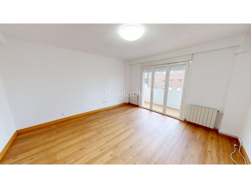 Foto 5c009370-c05a-4e1a-808f-f2f4c2b2d802. Rent flat with heating parking in Castilla Madrid