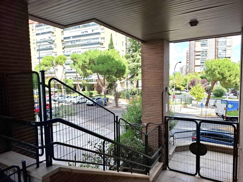 Foto 0d0bfc25-da6d-4420-a282-c1214b8f6d7c. Lloguer pis amb calefacció aparcament piscina a Costillares Madrid