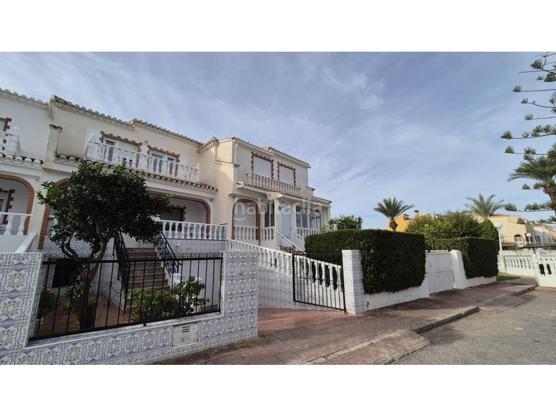 Foto 8f4aef23-1d06-4b47-b239-22a11a239980. Rent chalet with parking pool in Zona Carrefour - Urbanizaciones Torrevieja