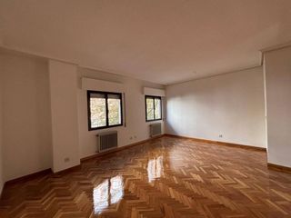 Miete Etagenwohnung  Calle cadarso. Magnífico piso reformado en alquiler en argüelles