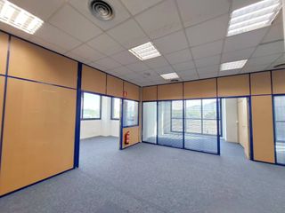 Rent Office space in Avenida sur del aeropuerto de barajas 24. Oficina para entrar,  en nudo de eisenhower  aeropuerto  a2