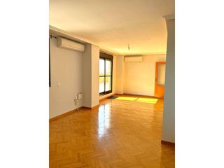 Affitto Appartamento  Calle agustina de aragón. Piso listo para entrar con terraza, garaje y zonas comunes en va