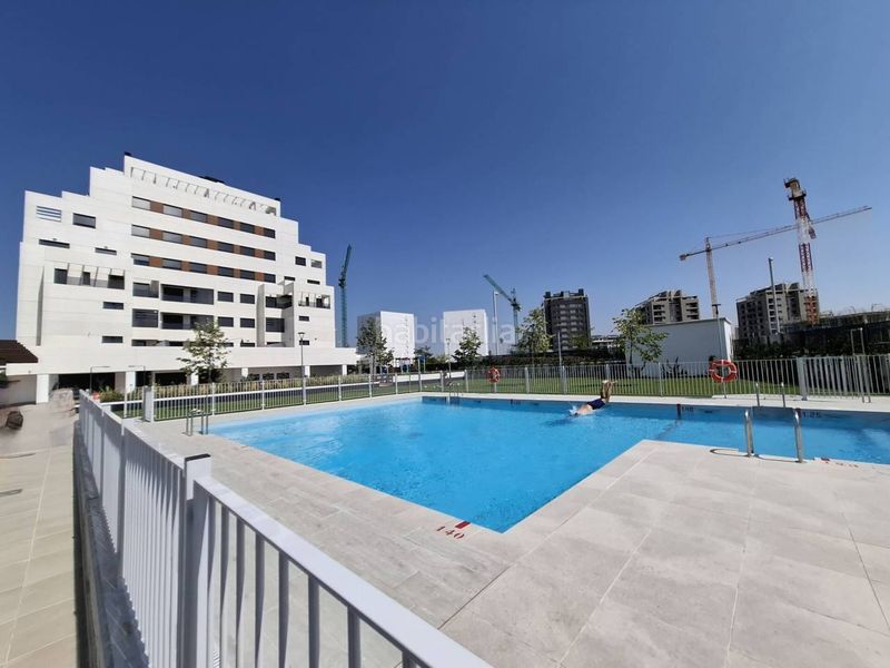 Foto 5b98991d-a6f8-484b-b041-f84458724e27. Rent flat with parking pool in El Cañaveral Madrid