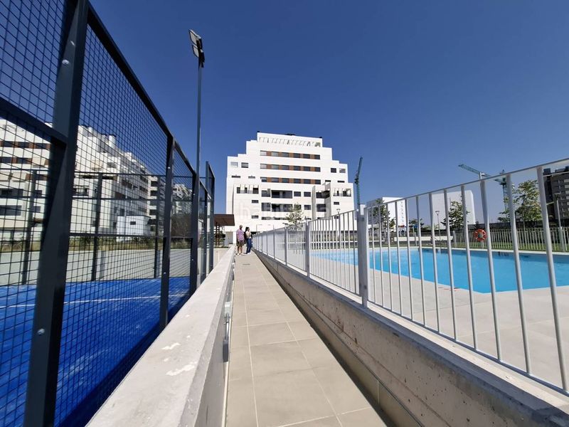 Foto 6c01f6ad-fd3d-4f71-9258-060700fc236a. Rent flat with parking pool in El Cañaveral Madrid