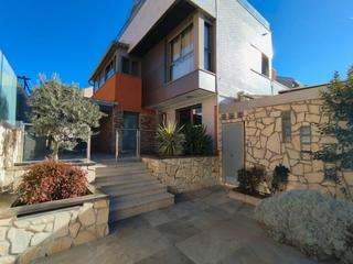 Casa bifamiliare  Avenida ángel saavedra. Elegante chalet pareado de esquina en rivas futura - un refugio