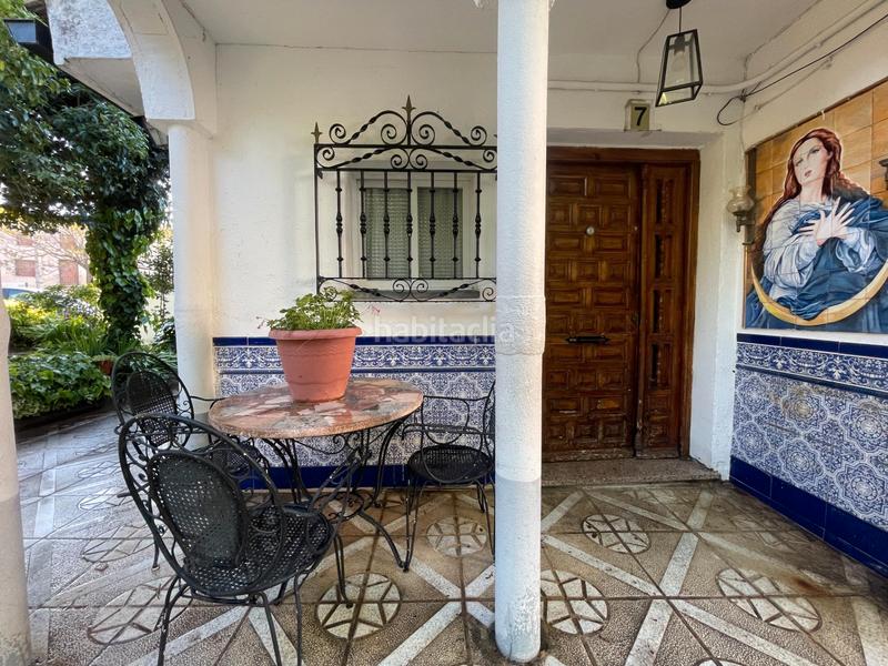 Foto e39a114f-51e9-44ad-ba3c-e595dfdc512e. Chalet casa de esquina en una sola planta con gran jardín en Chinchón