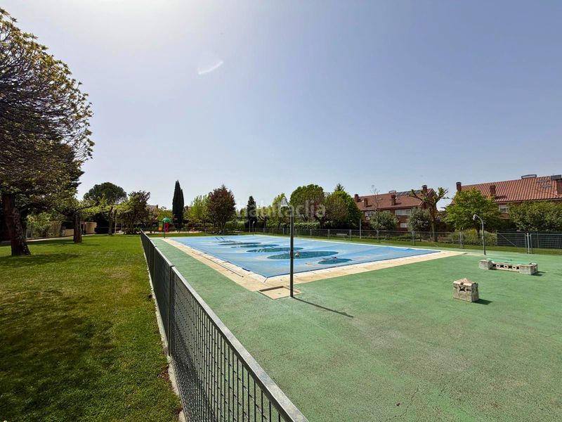 Foto 2715b6b4-e1c2-447e-8582-4dc6763e3f60. Xalet amb xemeneia calefacció aparcament piscina a Rivas - Vaciamadrid