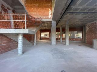 Lloguer Local Comercial a Avenida de josé hierro 94. Local en esquina con dos plantas y terraza en rivas futura