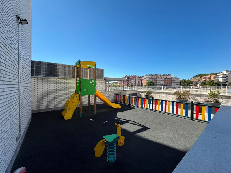 Foto cecc6063-b0fc-4e67-b32a-1309b785b4b5. Pis amb calefacció aparcament piscina a Centro Rivas - Vaciamadrid