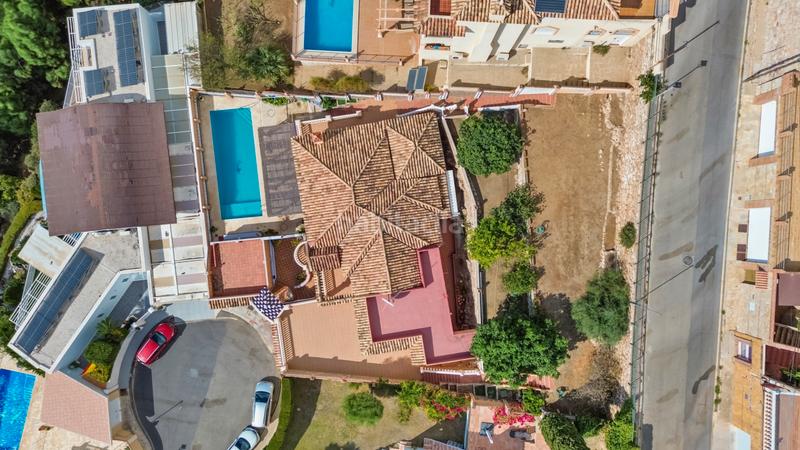 Foto 009bd04d-4ee1-4be1-a0b9-b397018f93ce. Casa ubicación privilegiada pueblo – villa con gran otencial y piscina privada en Benalmádena