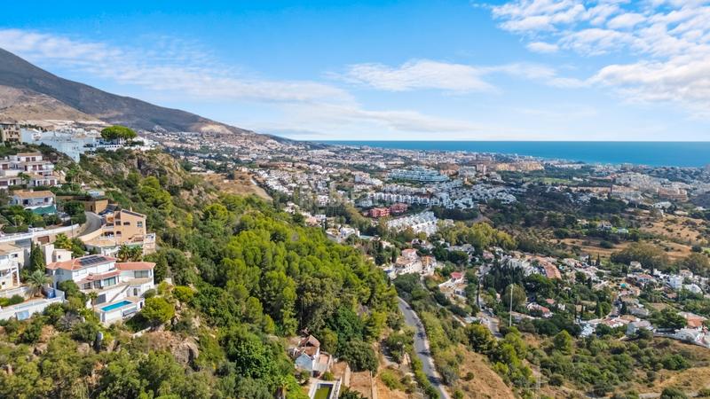 Foto 017489c2-46a3-4605-8c68-de3f26eaceb9. Casa ubicación privilegiada pueblo – villa con gran otencial y piscina privada en Benalmádena