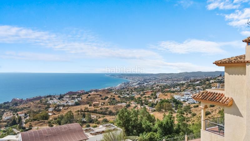 Foto 04a7ec9b-23a8-4137-8386-abf587c0203c. Casa ubicación privilegiada pueblo – villa con gran otencial y piscina privada en Benalmádena