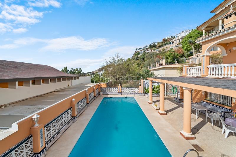 Foto 471d8862-dd7b-49ed-95a8-e619a32214fa. Casa ubicación privilegiada pueblo – villa con gran otencial y piscina privada en Benalmádena