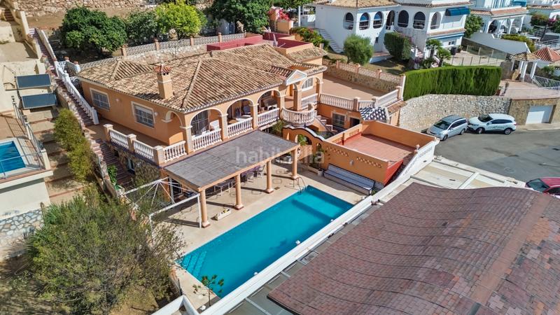 Foto a5d53f08-61fc-4b94-9647-7ddda5fa6904. Casa ubicación privilegiada pueblo – villa con gran otencial y piscina privada en Benalmádena