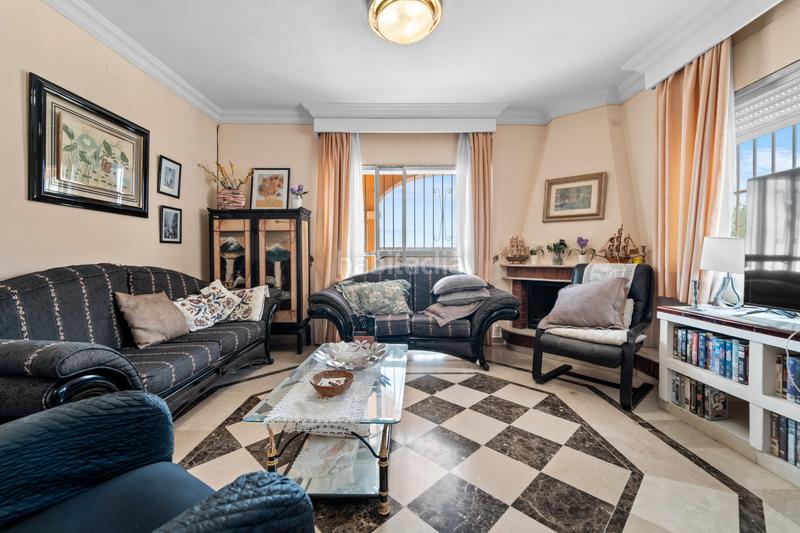 Foto adcd926b-82ec-4c7e-84ee-4ec2031c0882. Casa ubicación privilegiada pueblo – villa con gran otencial y piscina privada en Benalmádena