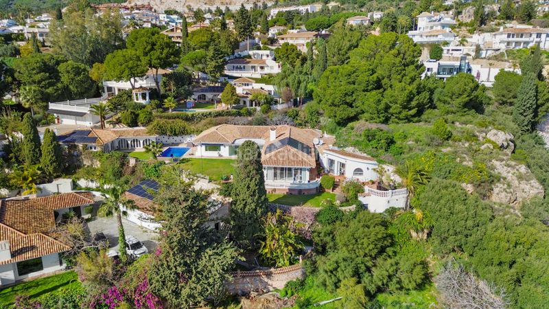 Foto 6e604732-4b56-4983-bd20-46a5b27a111f. Casa amb xemeneia aparcament piscina a La Capellanía - El Higuerón Benalmádena