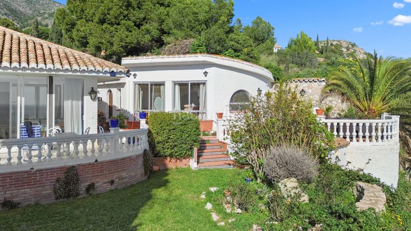Foto b8b61321-407f-4a15-aa67-c11d9ef71c31. Casa amb xemeneia aparcament piscina a La Capellanía - El Higuerón Benalmádena