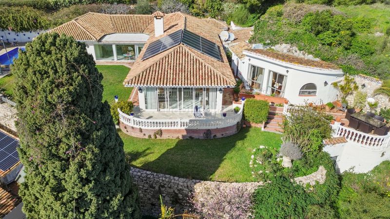 Foto c6084804-43f3-4819-936c-559ca3ad5fff. Casa amb xemeneia aparcament piscina a La Capellanía - El Higuerón Benalmádena