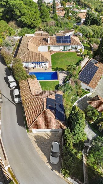 Foto d8051ee8-5c66-4fd9-ab79-cbb1a716ecb1. Casa amb xemeneia aparcament piscina a La Capellanía - El Higuerón Benalmádena