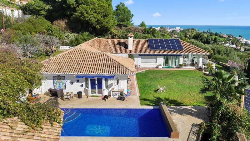 Foto f6357983-a4b9-4db6-8289-841731e3bb67. Casa amb xemeneia aparcament piscina a La Capellanía - El Higuerón Benalmádena