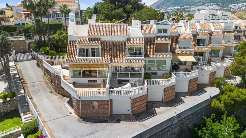 Foto 60c7d1a6-e57b-46c0-9454-11084d7b941e. Casa adossada amb aparcament piscina a Hacienda Torrequebrada Benalmádena